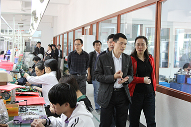 福建省委統(tǒng)戰(zhàn)部副部長、省工商聯(lián)黨組書記王玲視察虹潤公司